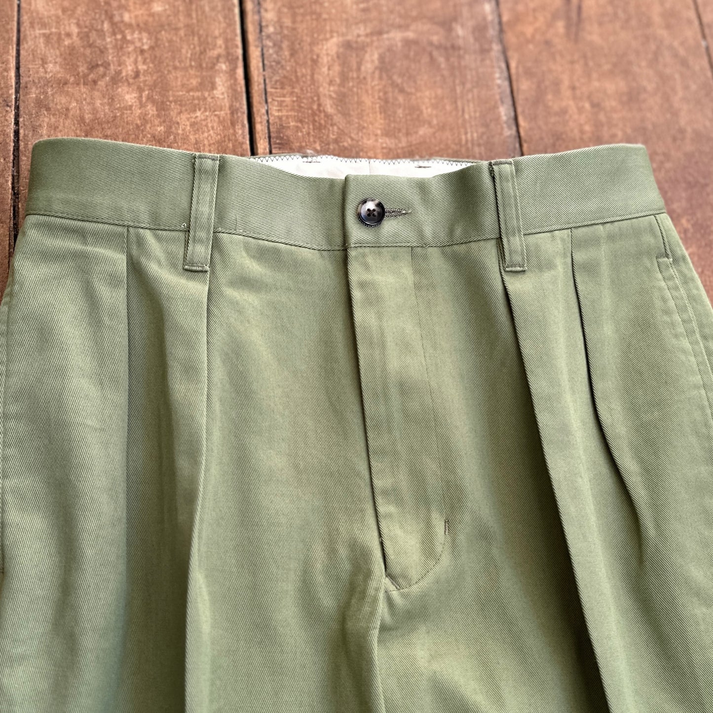 1002P 2P DRESS CHINOS Two pleated dress chino Limited edition color Sand/Sage green