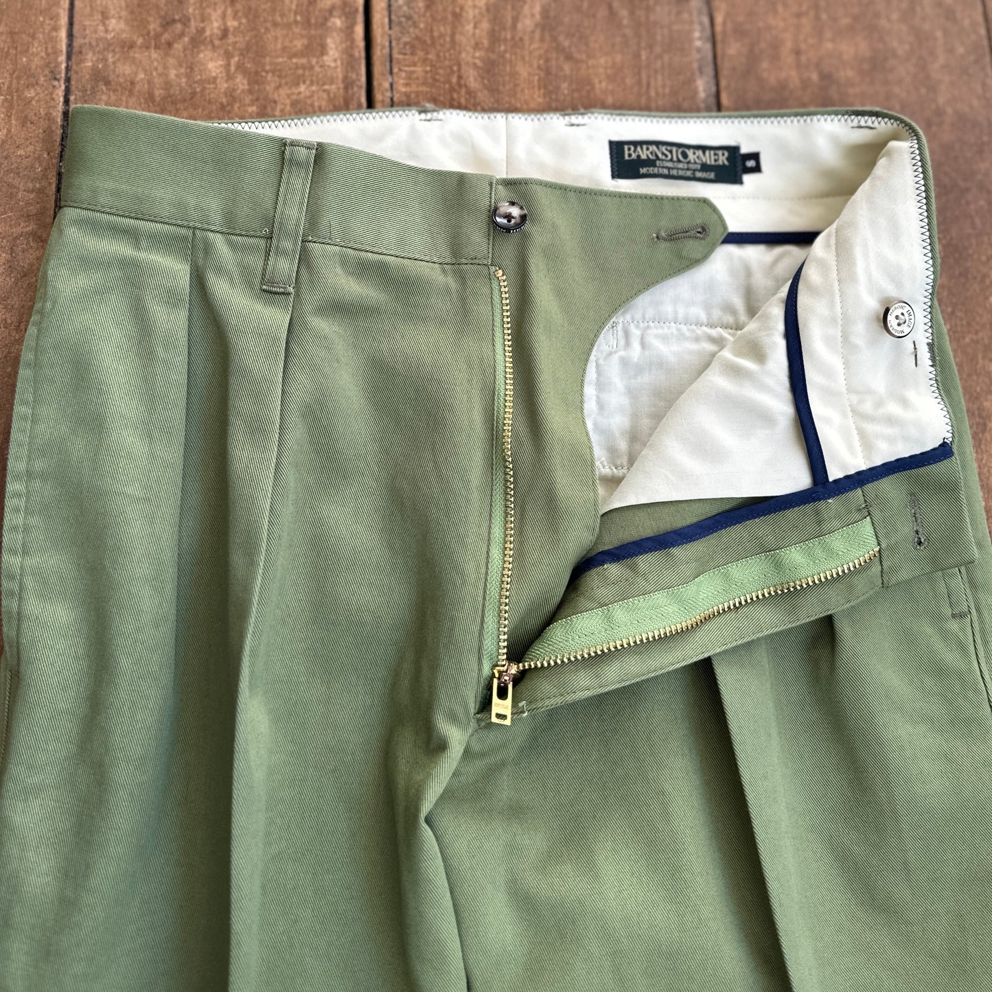 1002P 2P DRESS CHINOS Two pleated dress chino Limited edition color Sand/Sage green