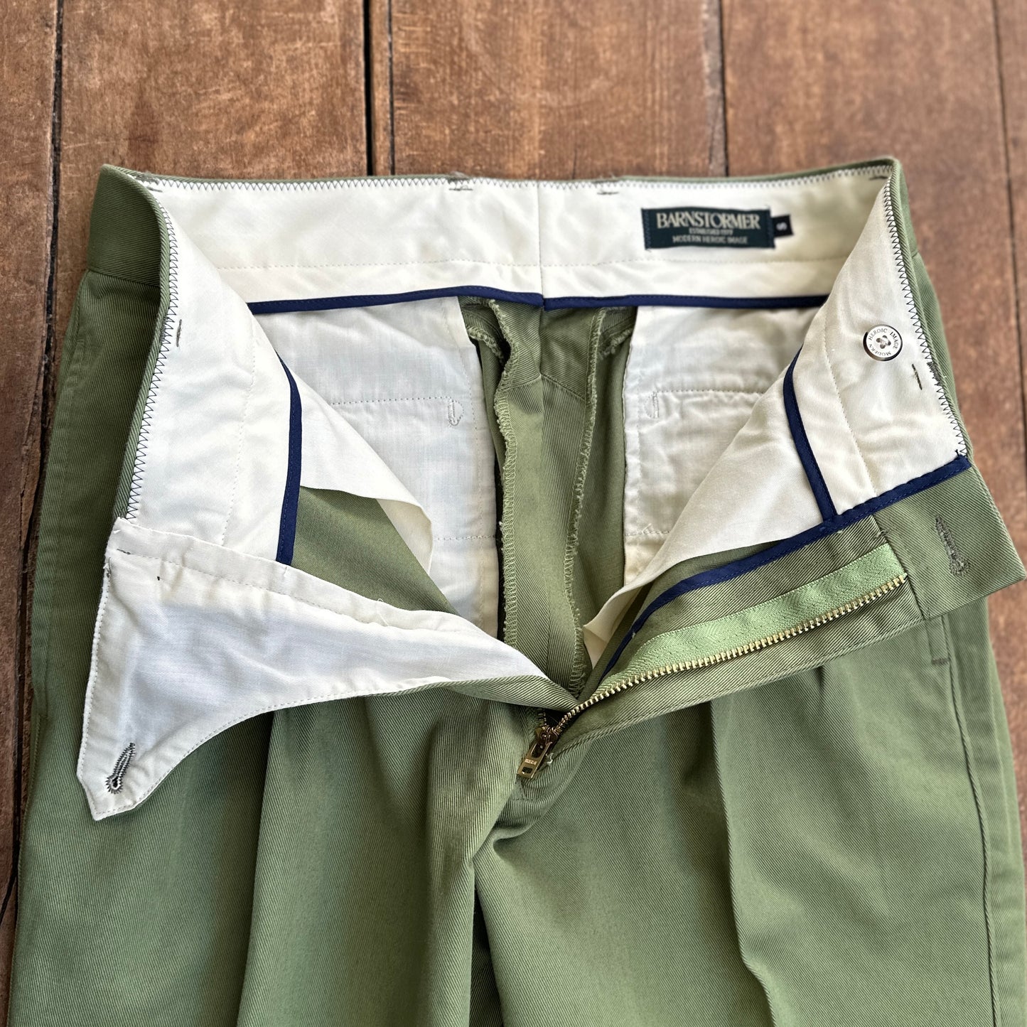 1002P 2P DRESS CHINOS Two pleated dress chino Limited edition color Sand/Sage green